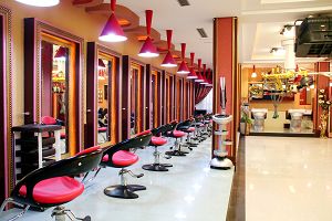 唐山牛燕美容美發(fā)設(shè)計培訓學校怎么樣？現(xiàn)在美容美發(fā)行業(yè)發(fā)展怎么樣？