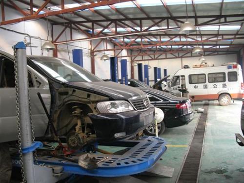 唐山精工汽修美容裝具學(xué)校當(dāng)前正在火熱招生中！歡迎大家踴躍報(bào)名！