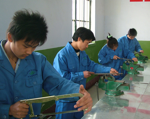 唐山九洲技校學(xué)電工怎么樣？