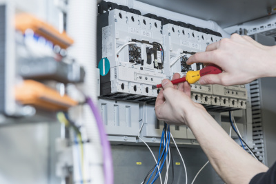 同是電工為什么薪資不同？聽聽濟(jì)寧電工學(xué)校怎么說！