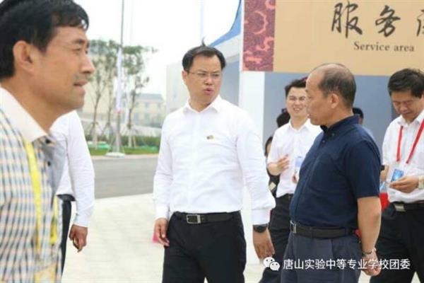 唐山實(shí)驗(yàn)中專師生喜迎國(guó)際職業(yè)技術(shù)教育大會(huì)國(guó)內(nèi)外嘉賓的到來(lái)