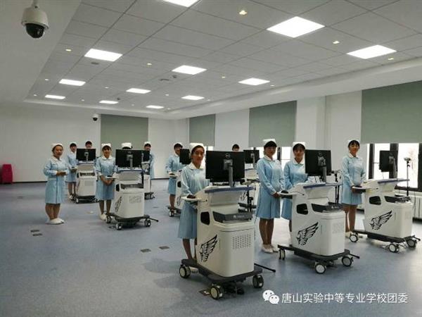 唐山實(shí)驗(yàn)中專師生喜迎國(guó)際職業(yè)技術(shù)教育大會(huì)國(guó)內(nèi)外嘉賓的到來(lái)