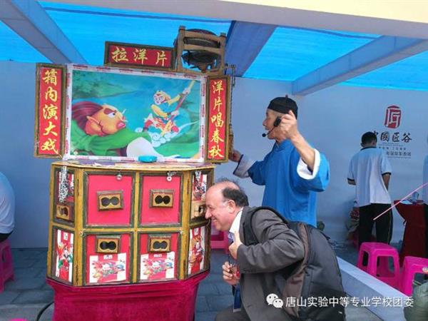 唐山實(shí)驗(yàn)中專師生喜迎國(guó)際職業(yè)技術(shù)教育大會(huì)國(guó)內(nèi)外嘉賓的到來(lái)