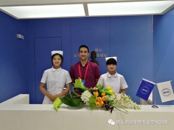 唐山實(shí)驗(yàn)中專師生喜迎國(guó)際職業(yè)技術(shù)教育大會(huì)國(guó)內(nèi)外嘉賓的到來(lái)