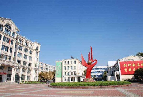 青島中魯中等專業(yè)學(xué)校校址在哪兒？如何報(bào)名？