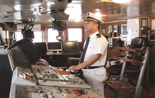 山東哪所學(xué)校有駕駛船舶的專業(yè)？