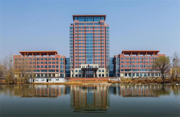 想學(xué)口腔醫(yī)學(xué)推薦濟(jì)南哪所學(xué)校？