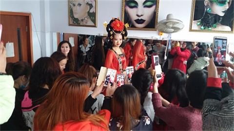 衡水亮點化妝攝影學(xué)?？诒脝?？