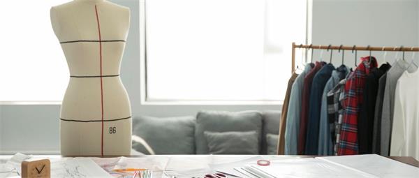 秦皇島學(xué)服裝設(shè)計(jì)去哪所學(xué)校？