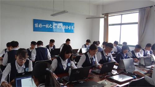 威海有商務(wù)日語（+計(jì)算機(jī)平面設(shè)計(jì)）專業(yè)嗎？