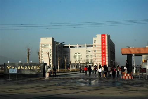 專業(yè)技術(shù)與薪資福利可以兼得，就在河北現(xiàn)代冶金工業(yè)學(xué)校！