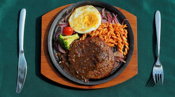 如何做出可媲美五星酒店餐廳出品的牛排？青島滿天星來教你！