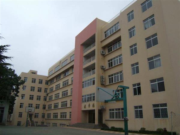 青島市電子信息技術(shù)學(xué)校的學(xué)生都能享受到哪些待遇？