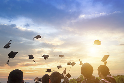 青島市電子信息技術(shù)學(xué)校畢業(yè)頒發(fā)什么證書？