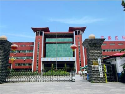 哪個(gè)學(xué)?？梢詤⒓訂握锌荚?？   