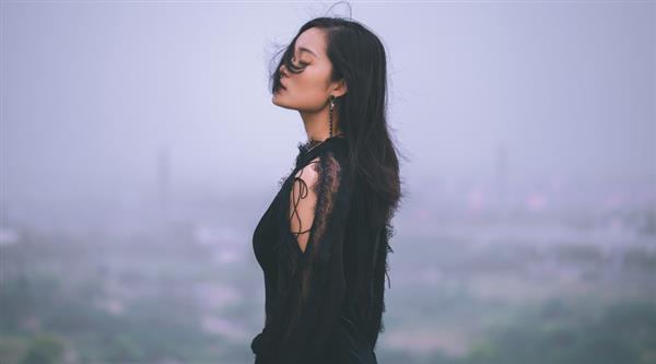 表演中眼神該怎么注視？